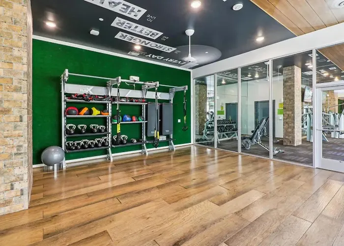 Landing Beautiful 1bd Gym Game *